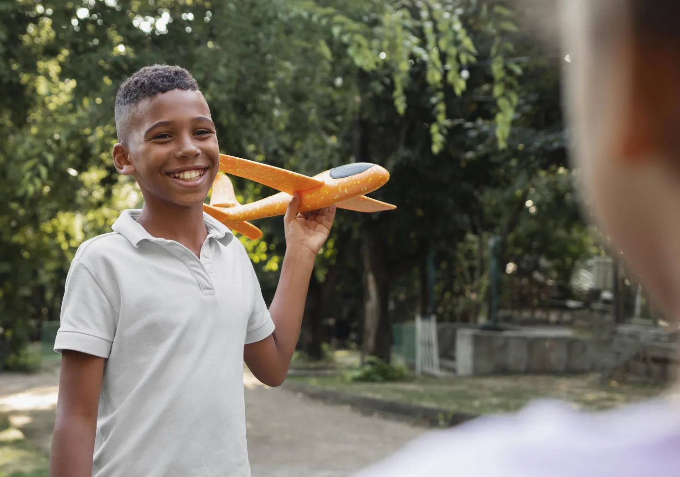 close-up-smiley-boy-holding-plane-15073aec-1920w